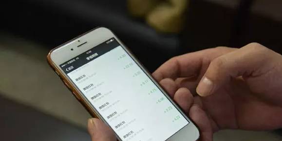抢红包输上万，赌博群暗藏微信